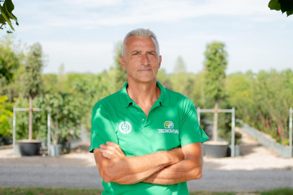Roberto Caldera, responsabile produzione di TECNOVIVAI, vivaio di alberi ornamentali e ad alto fusto a Canneto sull'Oglio (Lombardia).